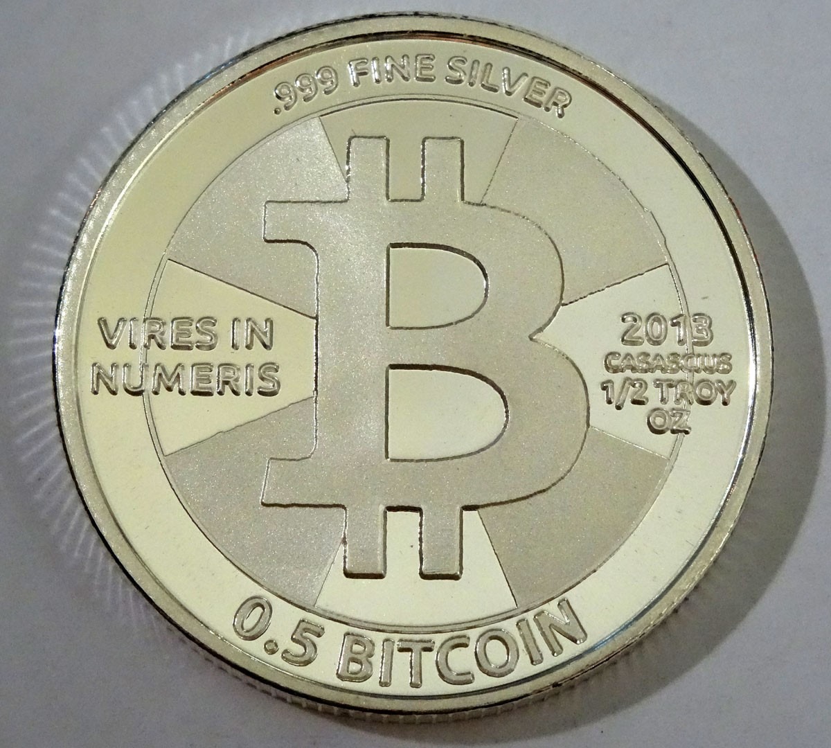 0.0005 btc. Железная монета 5 биткоинов. 0.5 BTC В рублях. 0.05 BTC. 0.00000005 BTC В рублях.