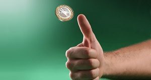 Две стороны биткойн монеты