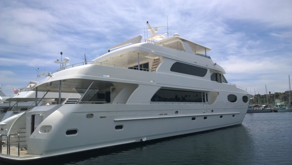 megayacht