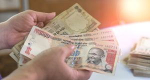 Индийцам грозит штраф и тюремное заключение за хранение старых банкнот