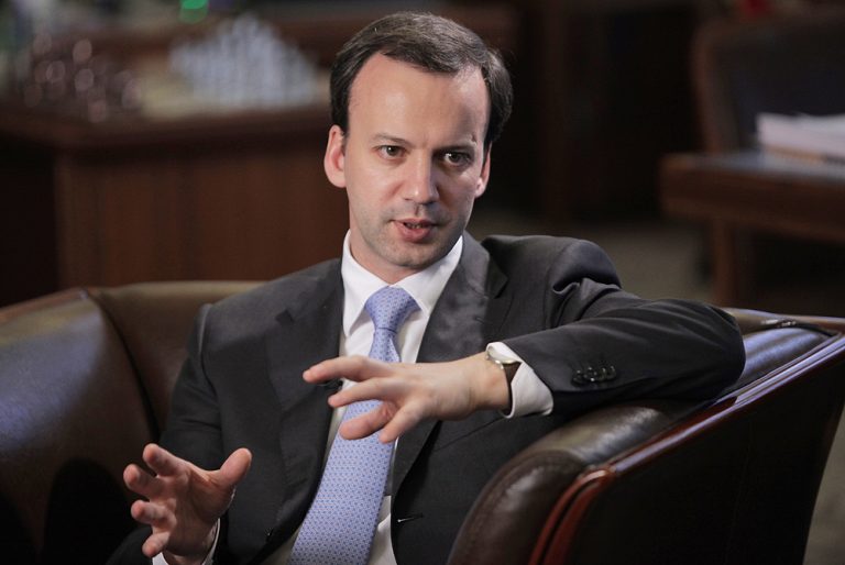 Вице-премьер Дворкович: технологию блокчейн изучать категорически необходимо