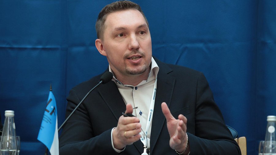 Дмитрий Мариничев допустил создание региональных «крипторублей» 