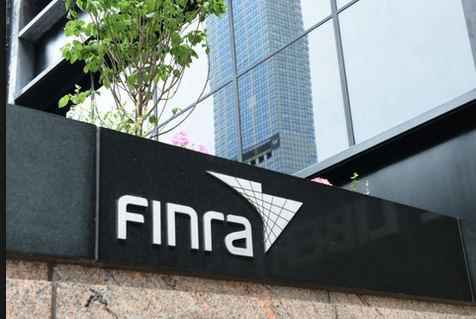 FINRA: будьте осторожны с акциями криптовалютных компаний