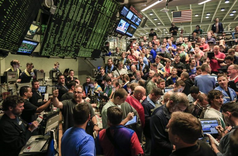 СВОЕ предлагает SEC одобрить открытие шести ETF для биткойна