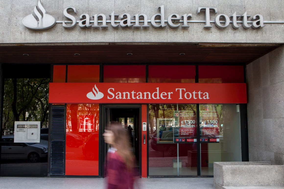Португальский Banco Santander Totta попытался блокировать операции с криптовалютами