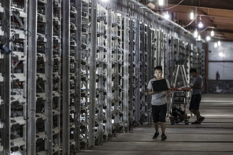 Биткойн-майнеры могут переехать из Китая в Канаду