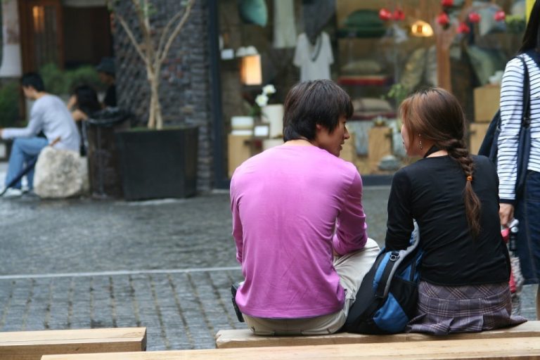 Опрос Банка Кореи: 40% молодых людей в стране увлечены криптовалютой