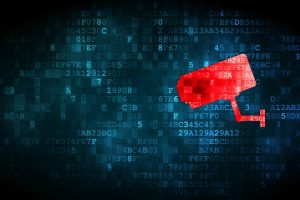 красная камера на фоне матрицы