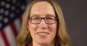 Комиссар SEC: «Задержка регулирования может пойти на пользу криптовалютному рынку»