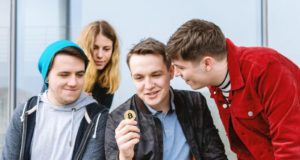 Опрос: миллениалы доверяют биткойну больше, чем фондовым рынкам