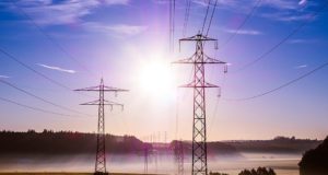 линия электропередач, небо, солнце, лес