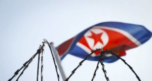 флаг Северной Кореи, колючая проволока