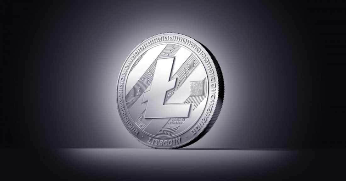 монетка с логотипом Litecoin на сером фоне