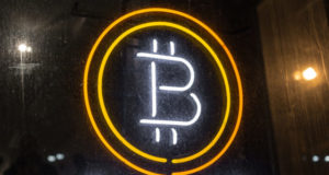 здесь принимают биткоин