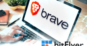 Логотип Brave, логотип bitFlyer, ноутбук, стол, руки