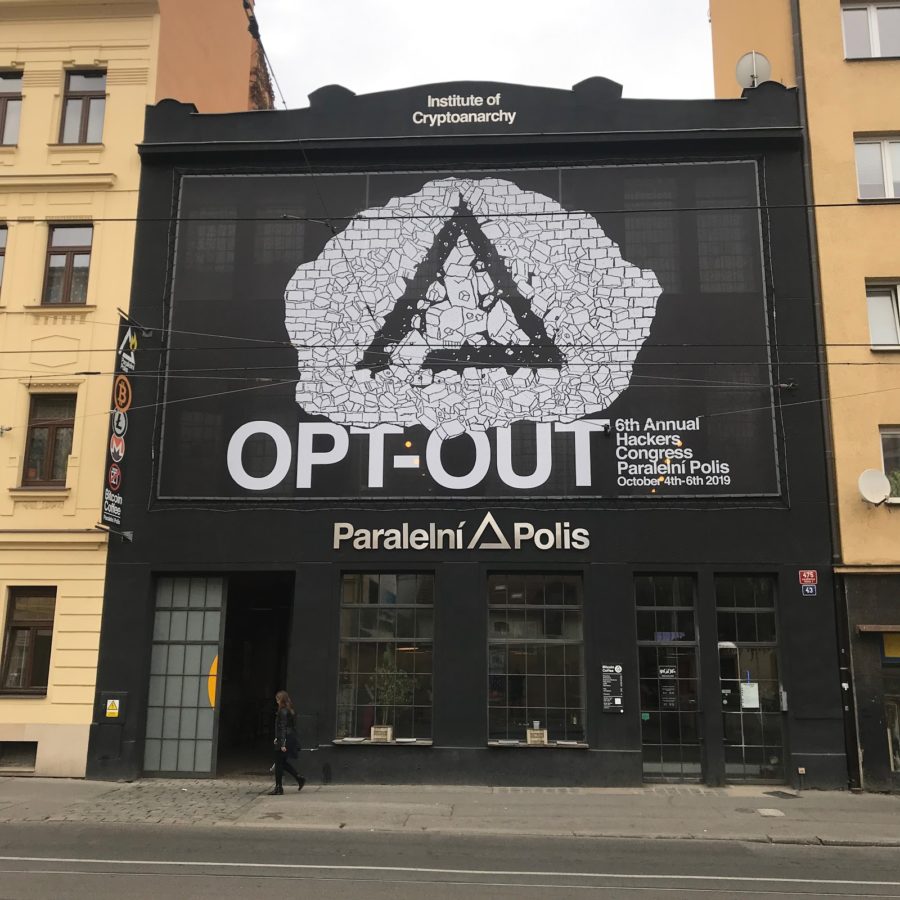 фотография здание Paralelní Polis