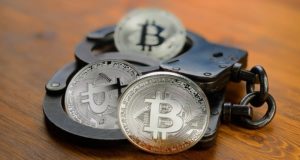 Биткоин, наручники