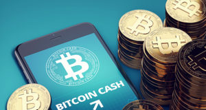 Биткоин, смартфон, монеты
