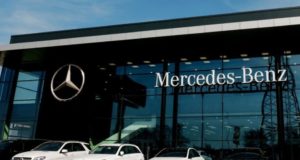 Mercedes, здание, машины