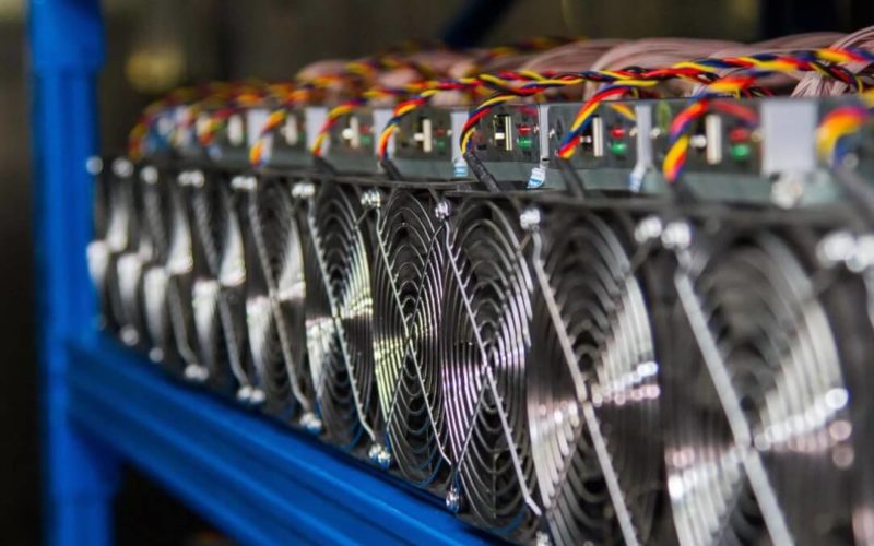 Окончание дождей в Сычуани обрушило мощность сети биткойна на 27% Майнинг