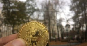 нашёл биткоины