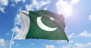 Флаг Пакистана, небо, облака