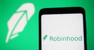Логотип Robinhood, смартфон