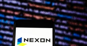 Логотип Nexon, смартфон