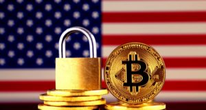 Флаг США, замок, биткоин, монеты