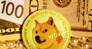 иллюстрация монета dogecoin лежит поверх долларов