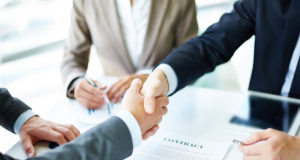 Контракт, документы, люди