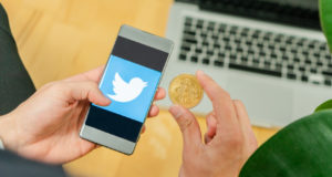 Twitter, смартфон, биткоин, ноутбук