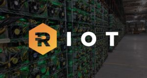 Логотип Riot Blockchain, майнинг-ферма
