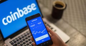 Coinbase, смартфон, ноутбук