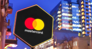 Логотип Mastercard, город, улица