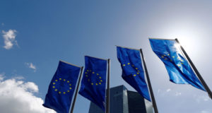 Флаг ЕЦБ, здание, небо