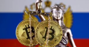 Флаг России, биткоин, весы